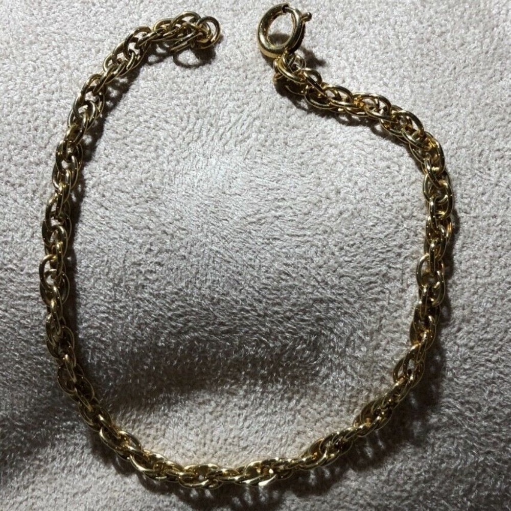 9" Gold Tone Link bracelet